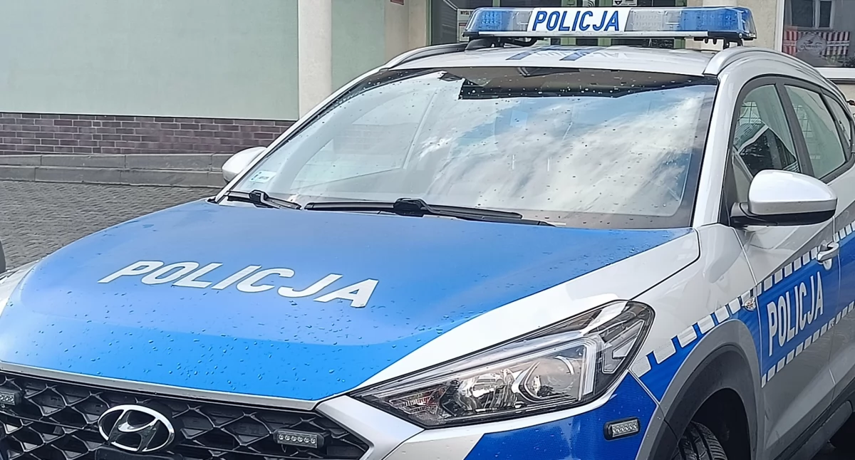 Zwrócił uwagę agresywnemu klientowi – Ten zniszczył mu samochód 