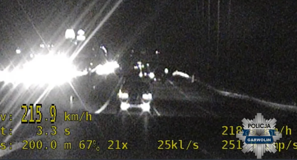 Pędził ekspresówką 215 km/h – W aucie dwójka dzieci! VIDEO