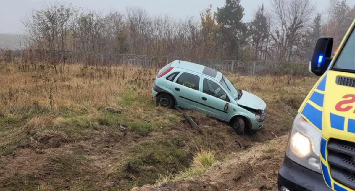  Kierowca opla miał ponad promil i sądowy zakaz - Dachowanie na serwisówce 