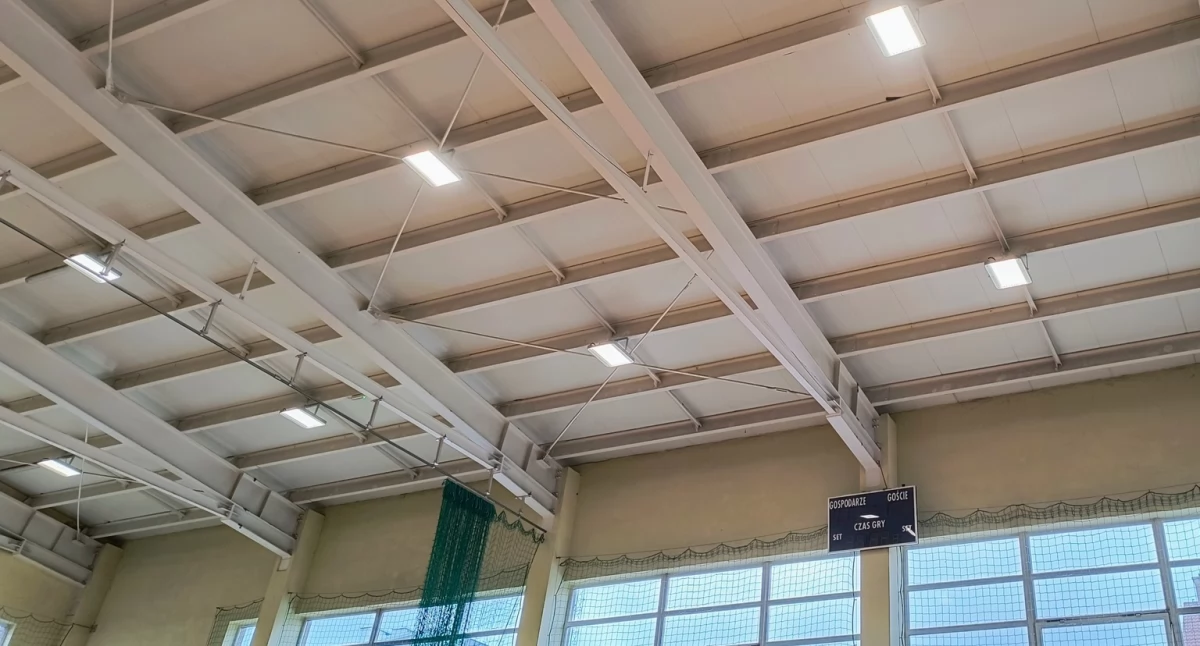Sala gimnastyczna z nowym, energooszczędnym oświetleniem