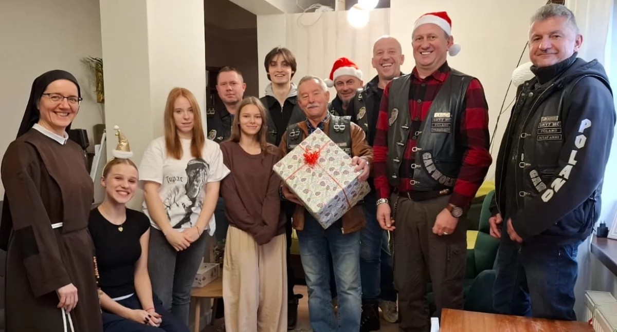 Motocykliści ze świątecznymi darami dla Domu Dziecka