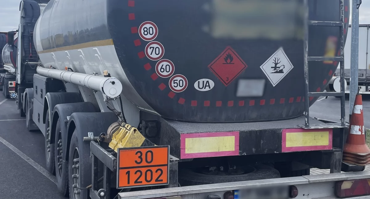 Niebezpieczna cysterna jadąca na Ukrainę zatrzymana pod Garwolinem