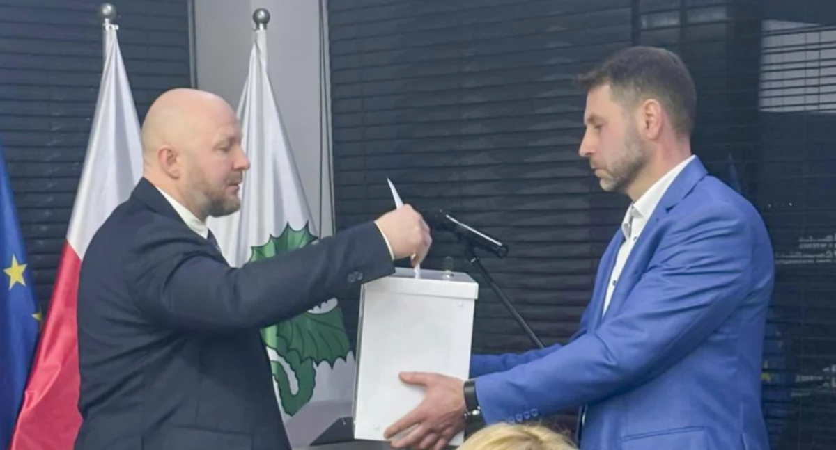 Premier Tusk dowie się o wątpliwościach radnych. Doszło do naruszenia zasad?