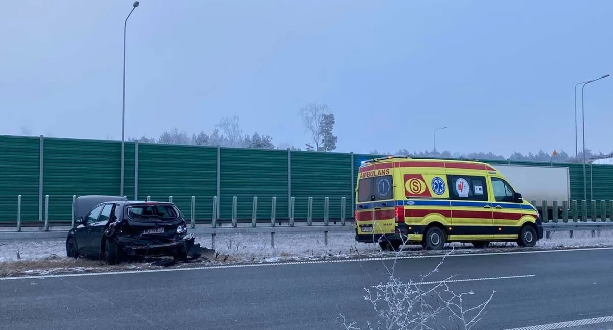 20-latek uderzył w bariery ochronne na ekspresówce
