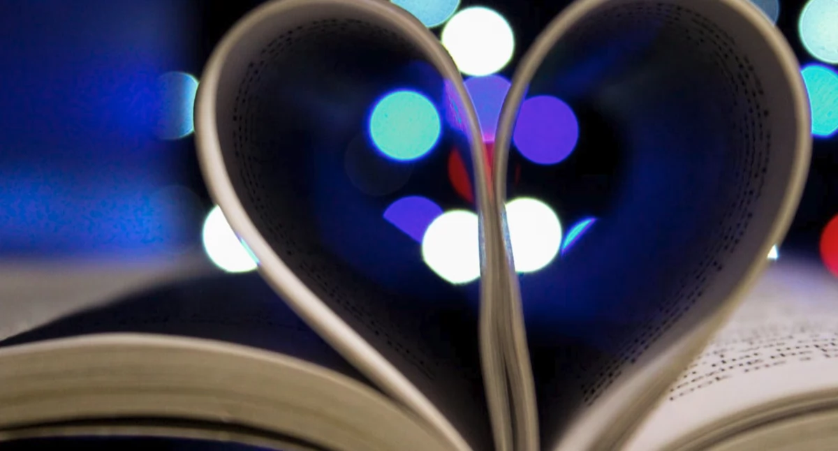Skąd wzięła się popularność książek z gatunku romansów? Wyjaśniamy
