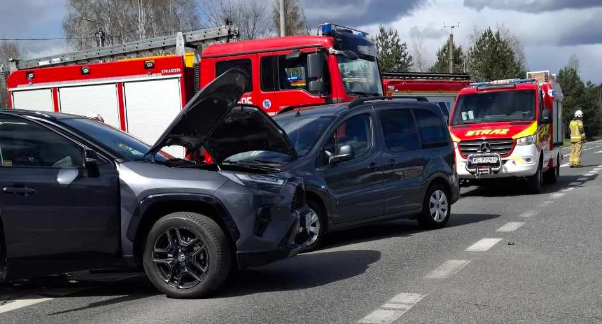 Kolizja samochodów na skrzyżowaniu w Wildze