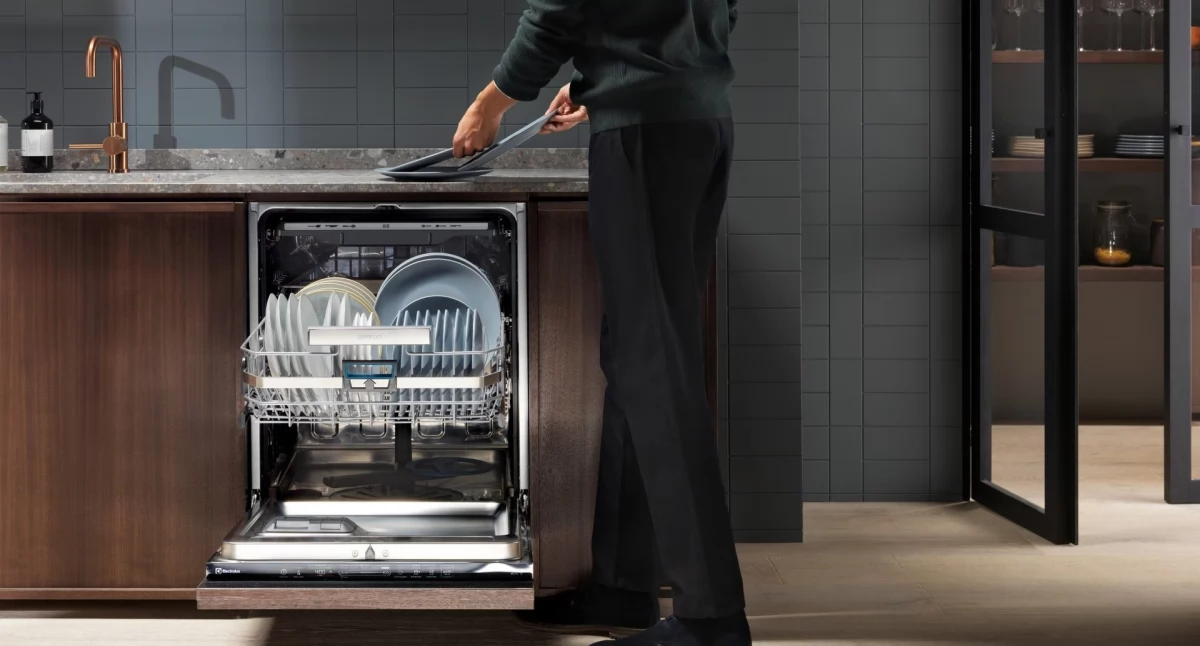 Brudne naczynia po zmywaniu? Dzięki zmywarkom Electrolux uzyskasz znakomicie czyste naczynia