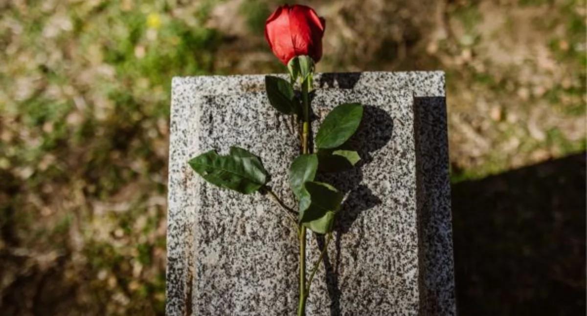 Cisza, która mówi najwięcej – o potrzebie przestrzeni w czasie żałoby