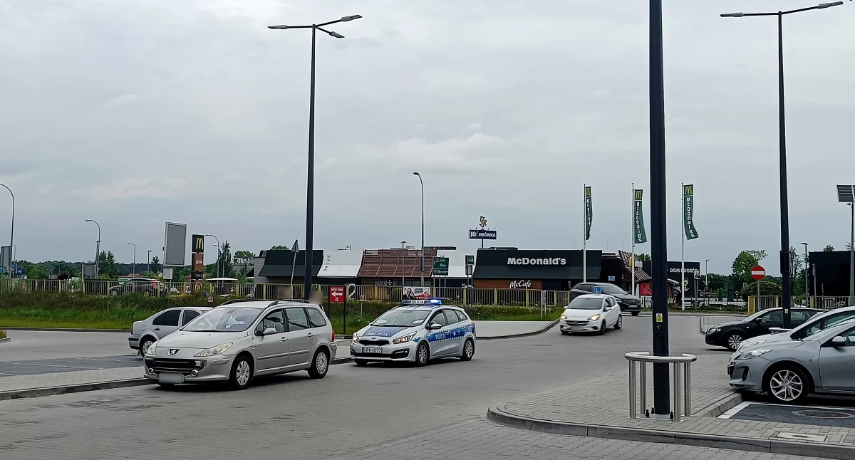 Kolizja na parkingu centrum handlowego Aura Park