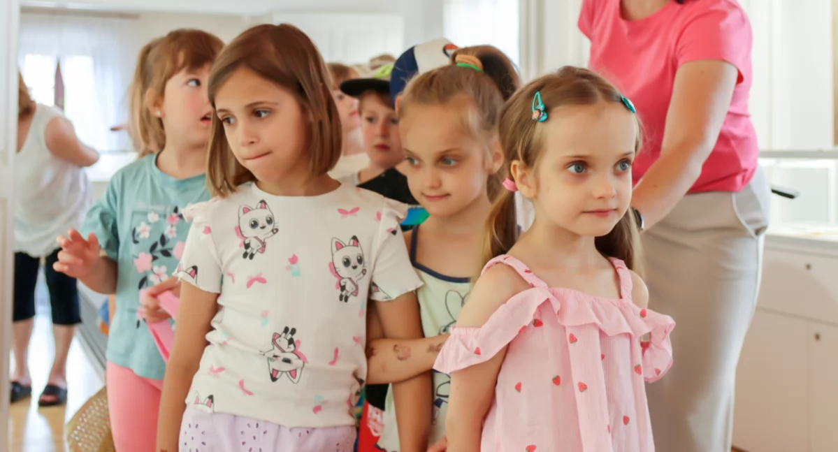 Przedszkolaki wyruszyły w podróż do przeszłości