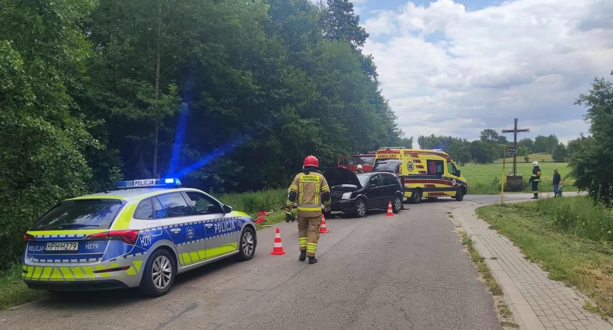 Groźny wypadek na skrzyżowaniu - Jedna osoba w szpitalu