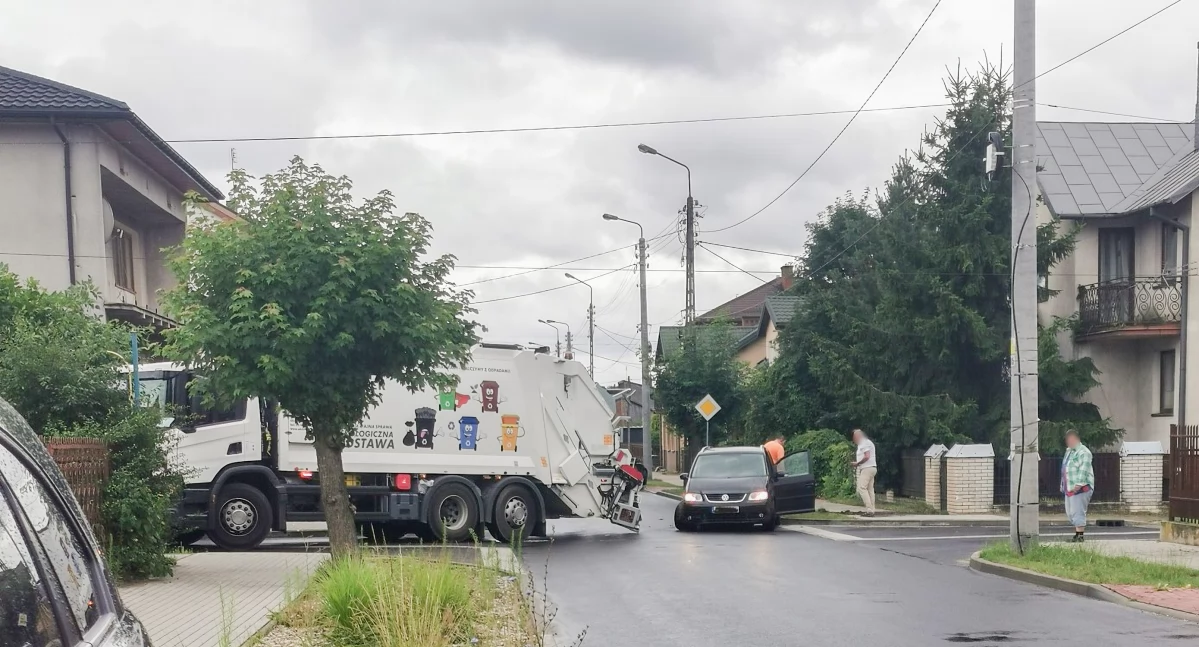 Osobówką w śmieciarkę