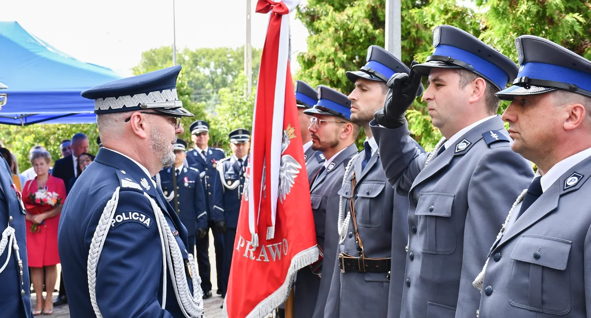 Policjanci z awansami, samorządowcy i prokurator z medalami
