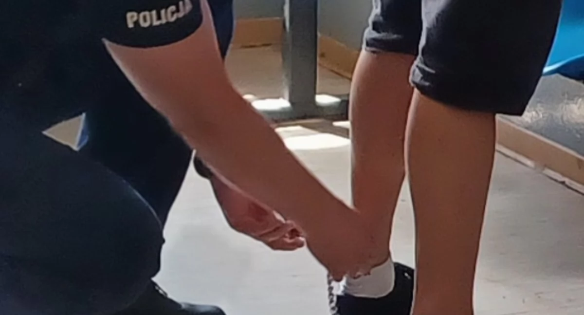 Terroryzował rodzinę i zaatakował policjantów - Agresywny 34-latek w areszcie