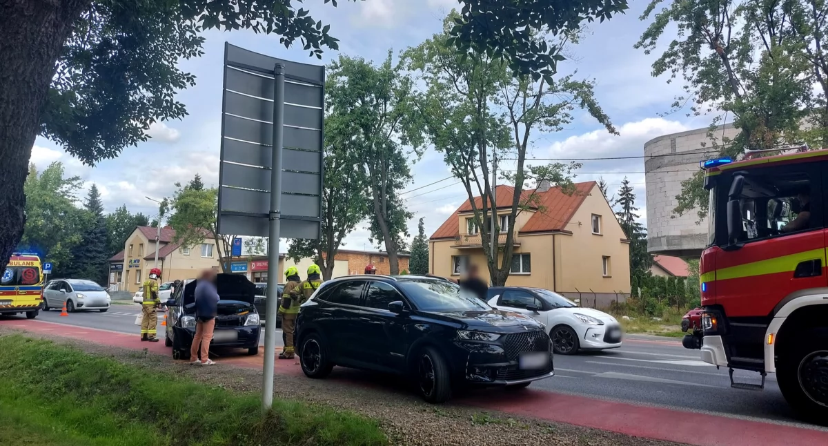Kolizja przy banku - W uderzonym aucie było niemowlę