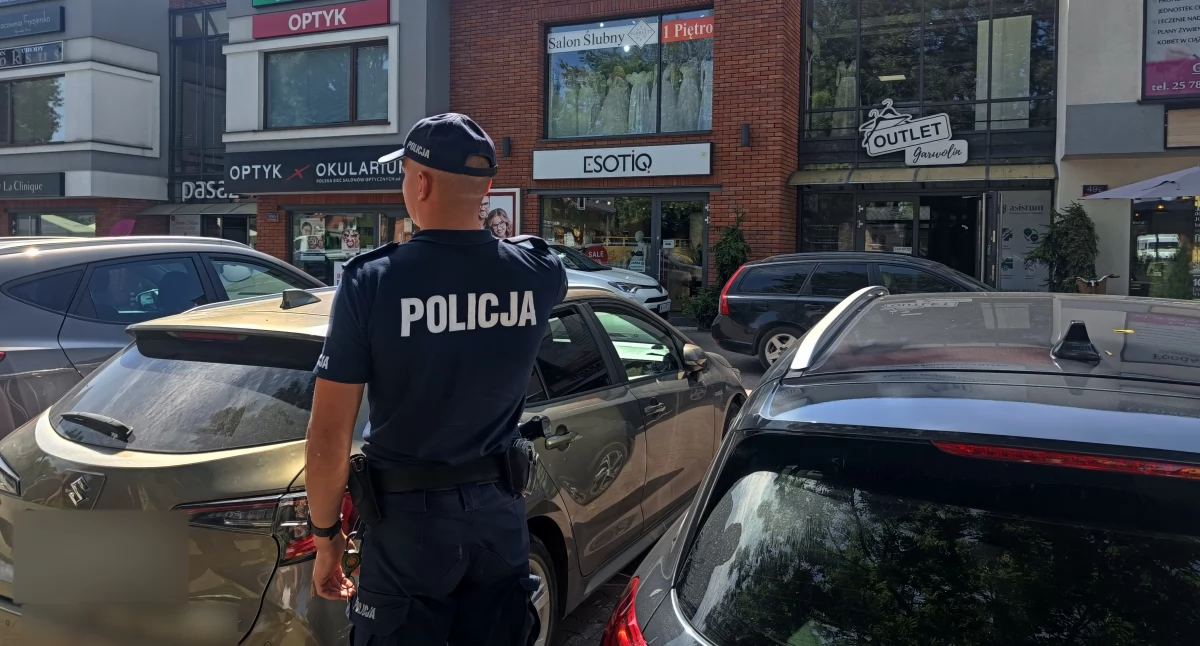 Dziecko zostawione w aucie - Świadkowie wezwali policję