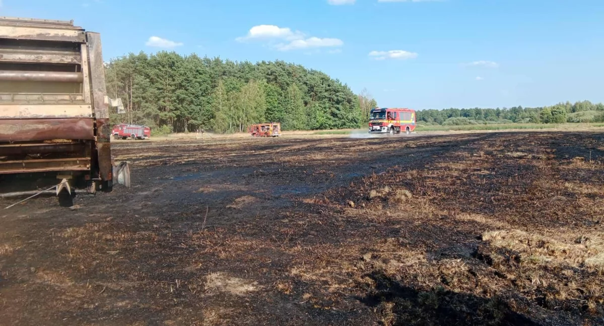 Pożar prasy rolniczej i siana. Sześć zastępów straży walczyło z ogniem