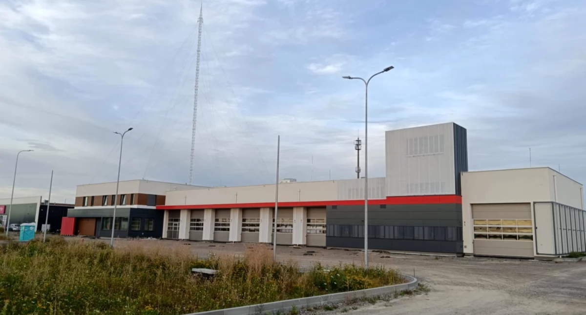 Przeprowadzka strażaków coraz bliżej - Trwają prace wykończeniowe budynku nowej komendy