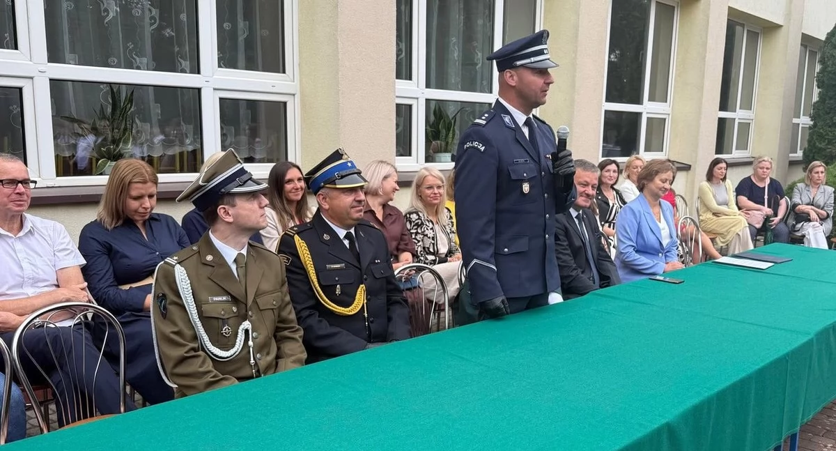 Inauguracja roku szkolnego 2025/2026: Współpraca liceum z Policją