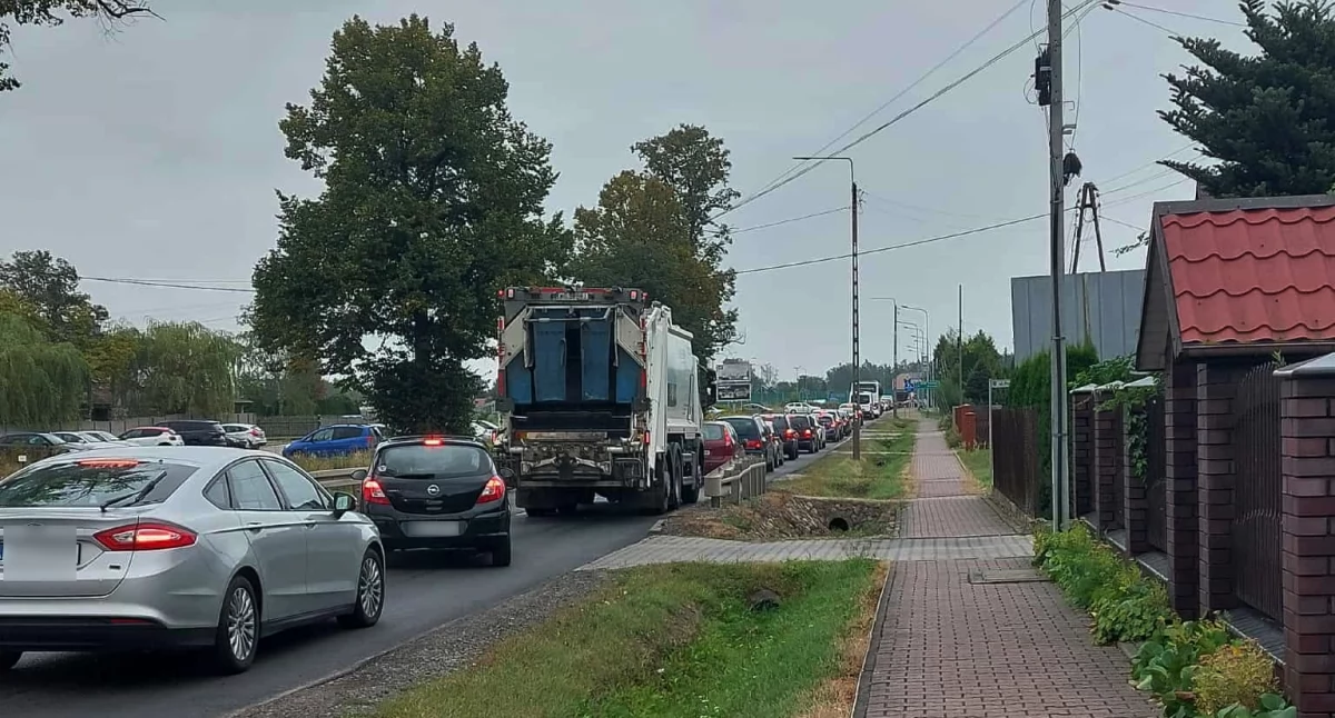 Mężczyzna leżał na jezdni - Co wydarzyło się w Lipówkach? 