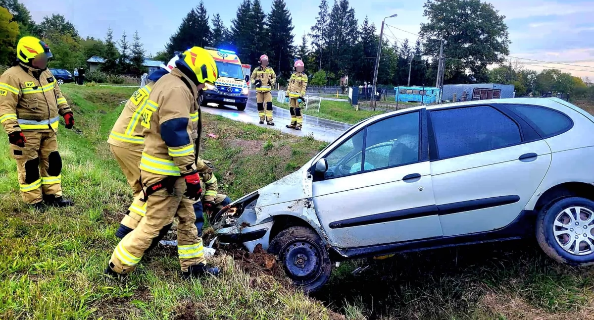  Straciła panowanie nad pojazdem i wjechała do rowu 