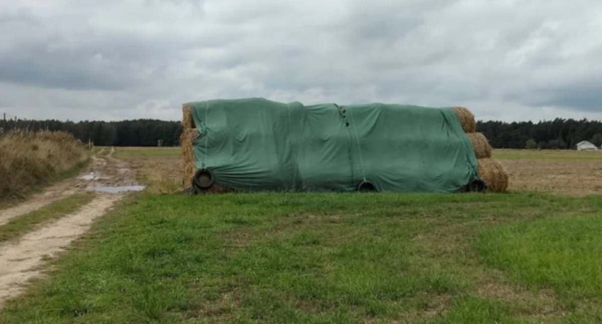 Mężczyzna leżał na polu - Szybka reakcja świadka, policji i ratowników medycznych