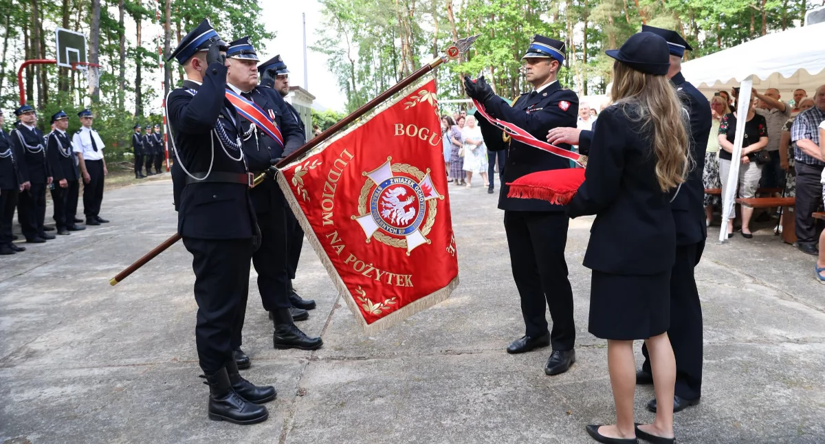 Sto lat w służbie Bogu i ludziom. Jubileusz OSP Jaźwiny połączony z Gminnym Dniem Strażaka