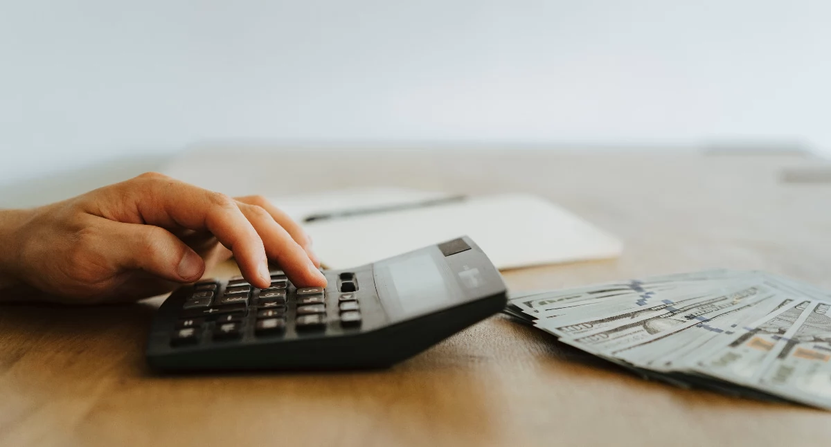 Minimalizm finansowy – jak ograniczenie zbędnych wydatków wpływa na komfort psychiczny?
