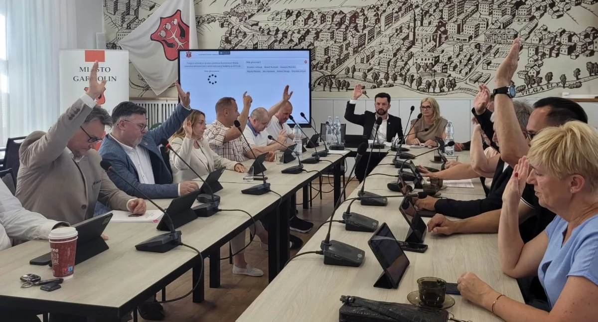 Burmistrz Garwolina z absolutorium i wotum zaufania. Miasto zakończyło 2025 rok nadwyżką