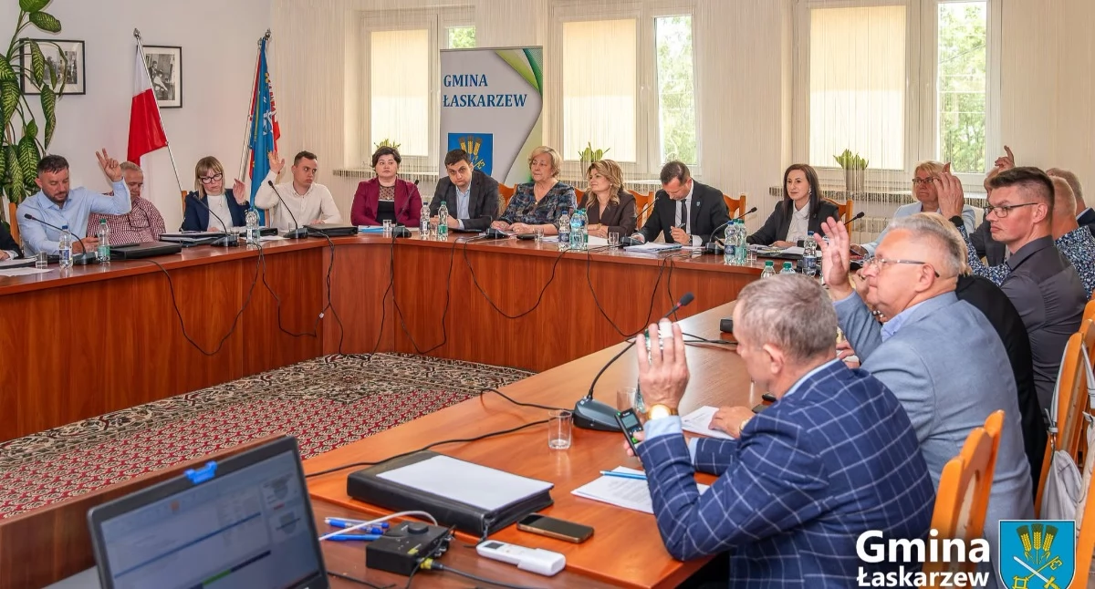 Ponad 30 inwestycji i spadek długu. Wójt gminy Łaskarzew z absolutorium