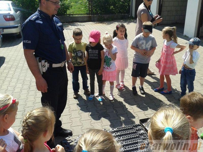 Przedszkolaki z Pilawy z wizytą u policjantów
