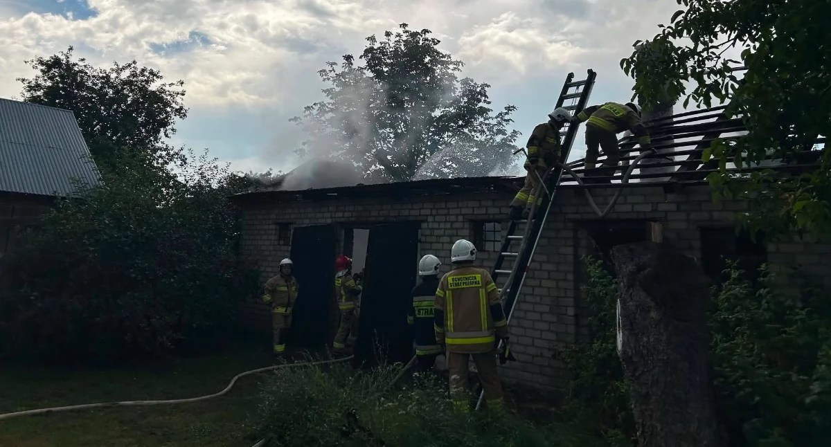 Pożar budynku gospodarczego. W akcji pięć zastępów