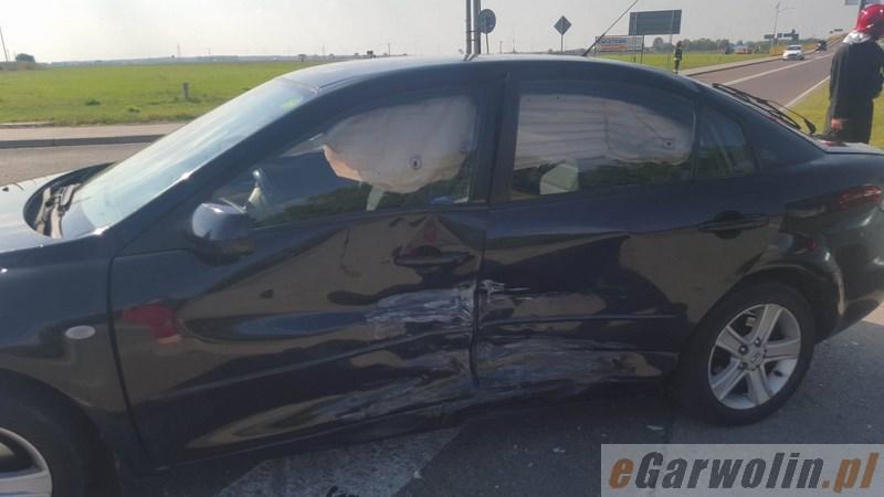 Wypadek w Garwolinie: Zderzenie mazdy z volvo i jedna osoba w szpitalu