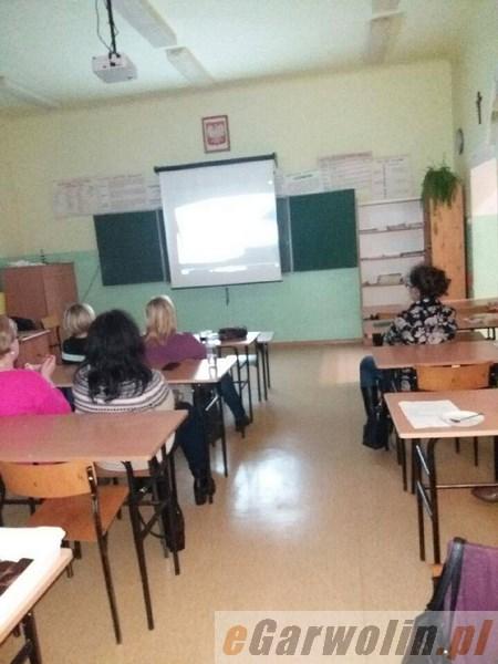 O bezpieczeństwie w Internecie i zaniedbaniu emocjonalnym dzieci 