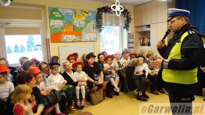 Z okazji Dnia Babci i Dziadka policjanci edukowali seniorów