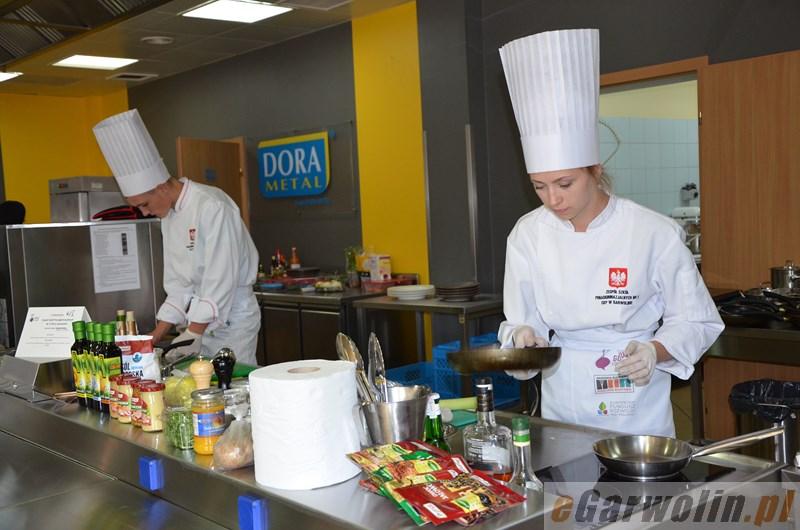 Uczniowie Dwójki gotowali lokalnie