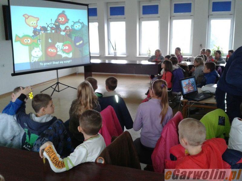 Uczniowie z Gocławia z wizytą na komendzie 