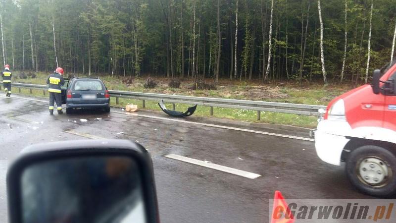 S17: Uderzył w stojącego w korku volkswagena. W szpitalu 10-latka