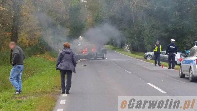 DK76: Kolizja i pożar samochodu. Droga zablokowana! (video)