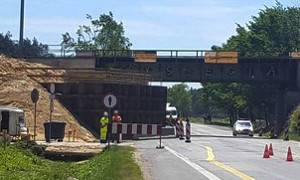 DK17: Wyburzą wiadukt w Trąbkach! Utrudnienia między Miętnem a Lipówkami