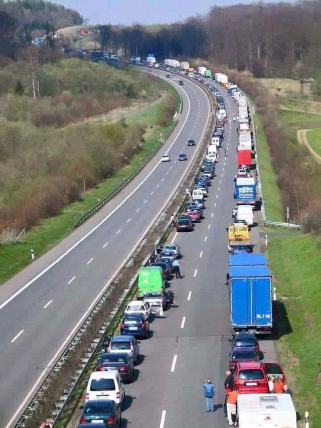Wypadek? Pomóż ratować życie tworząc korytarz ratunkowy!