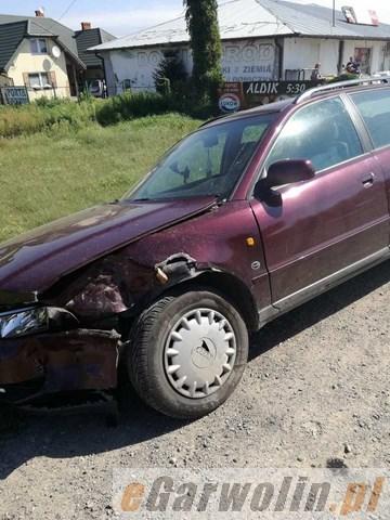 Wypadek w Chrominie: dwie osoby w szpitalu