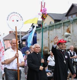37. PPP: Pielgrzymi z Garwolina wędrują na Jasną Górę (video)