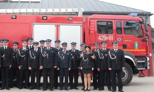 Dostali prezent na Dzień Strażaka. Nowy, ciężki samochód dla OSP Pilawa