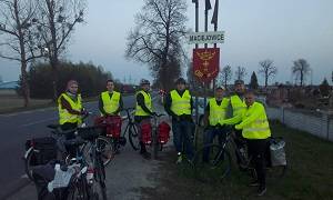 Uczestnicy VII Rajdu Rowerowego im. Marii i Lecha Kaczyńskich odwiedzili Maciejowice