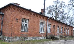 Miasto Garwolin sprzeda koszarową pralnię. Radny Mączka: „Niszczycie historię!”