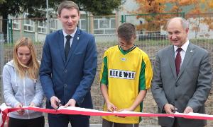 Bieżnia lekkoatletyczna w Zespole Szkół nr 1 w Żelechowie oficjalnie otwarta
