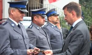 Minister Błaszczak przekazał klucze do otwartych posterunków policji