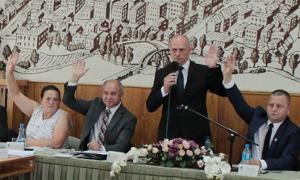 Zarząd powiatu z absolutorium. Opozycja wstrzymała się od głosu