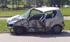 Wypadek na DK 17: 19-latek w szpitalu. Policja kierowała na objazdy